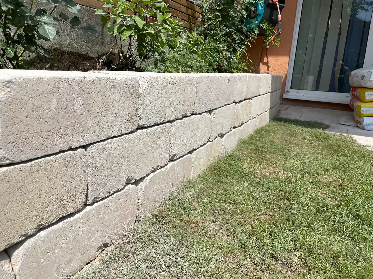 Steinmauern und Terassenverlegung